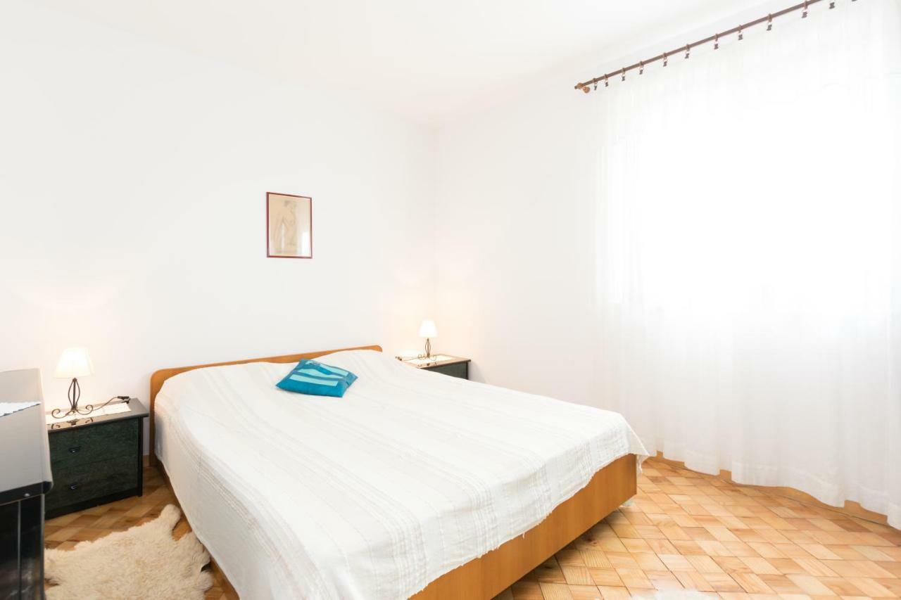 Apartments Mirjana Pula Exterior foto