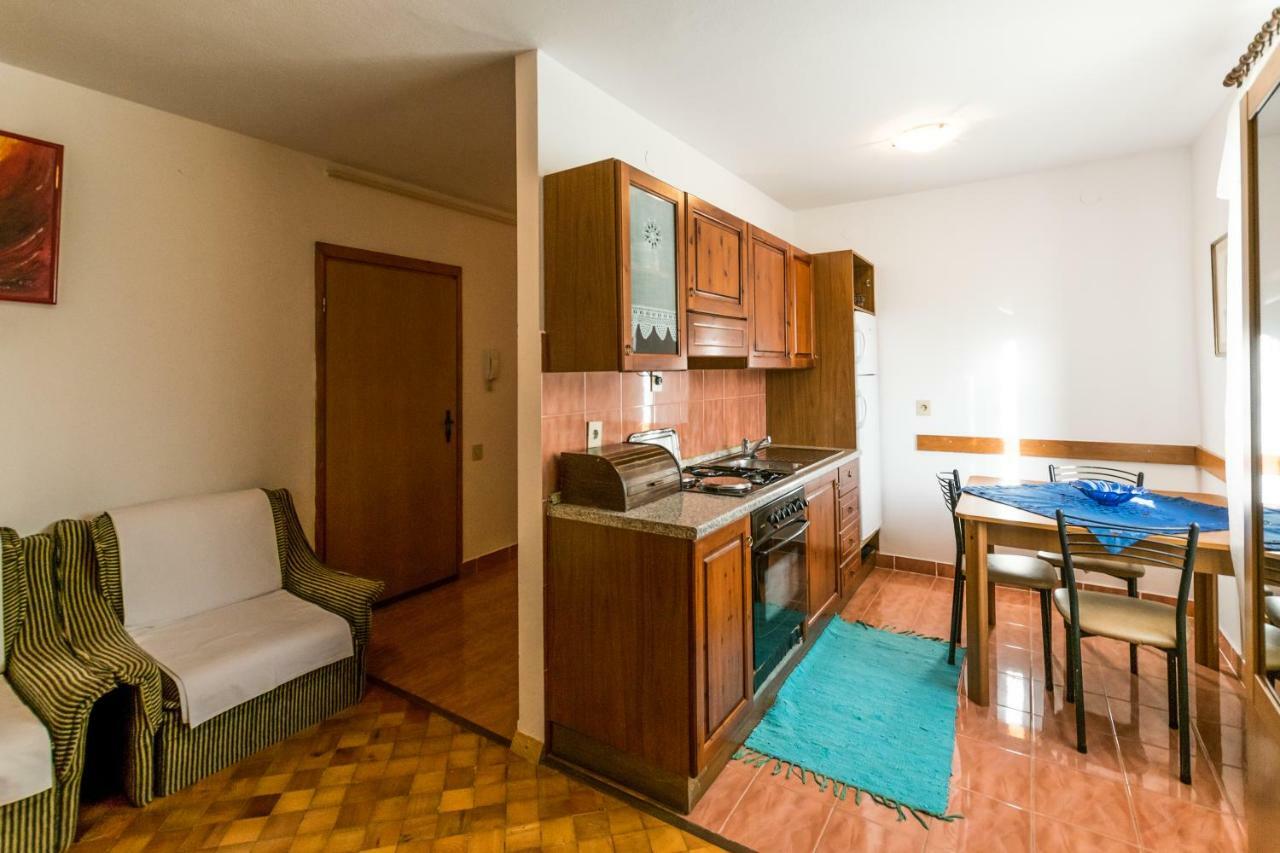 Apartments Mirjana Pula Exterior foto