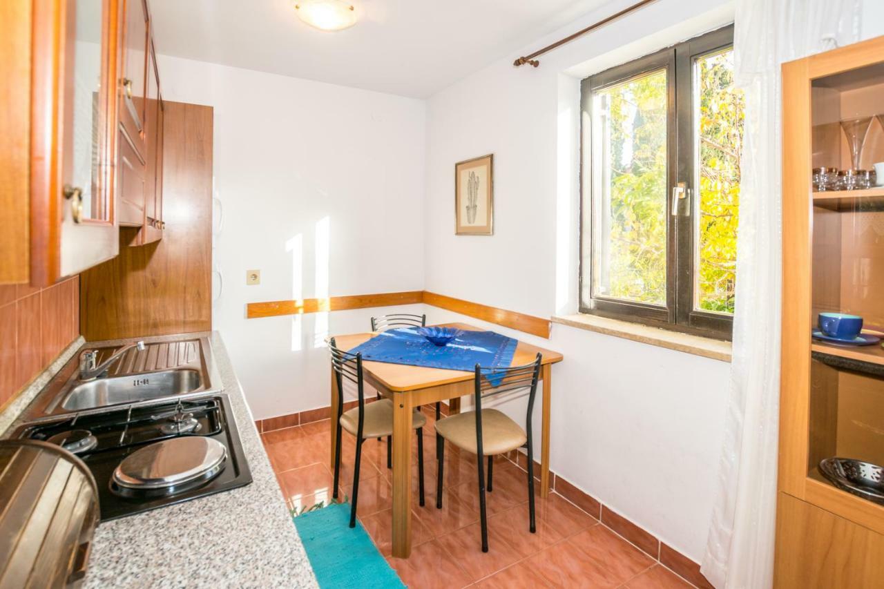 Apartments Mirjana Pula Exterior foto