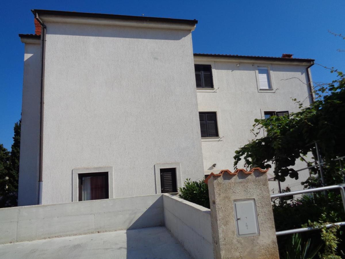 Apartments Mirjana Pula Exterior foto